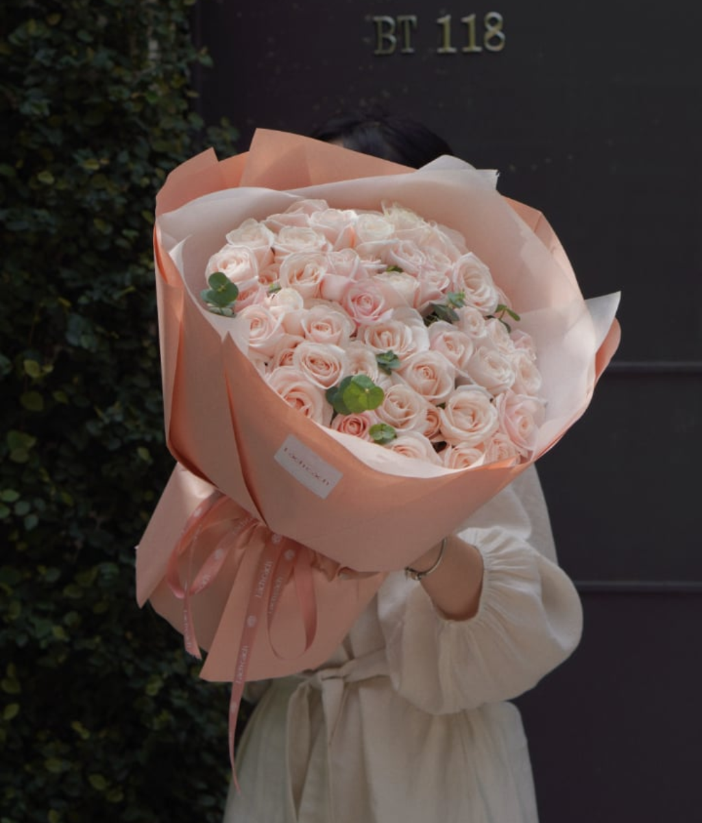A Sweet Surprise hồng kem dâu
